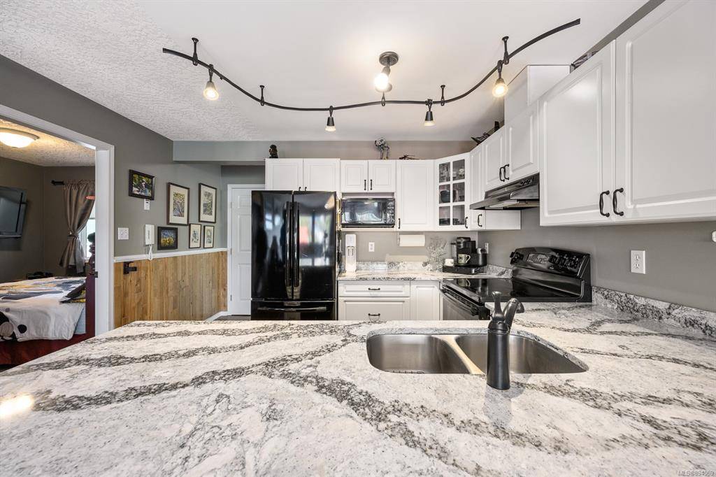 Courtenay, BC V9J 1L0,1201 Henry Rd #506