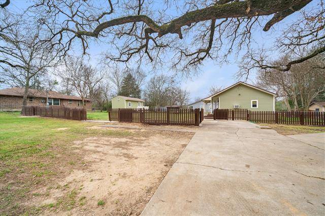 Edgewood, TX 75117,406 S Austin Street