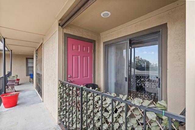 Dallas, TX 75214,5916 Gaston Avenue #304