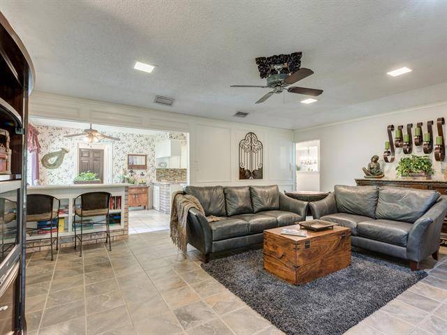 Grapevine, TX 76051,2804 Cresthaven Drive