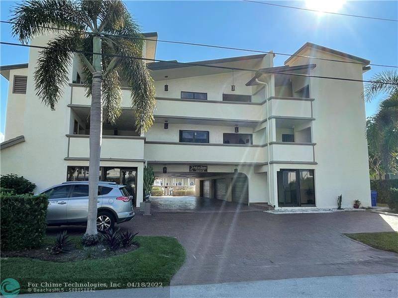 Pompano Beach, FL 33062,3208 SE 12th St  #303