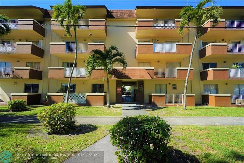 Miami Springs, FL 33166,680 Miller Dr  #304W