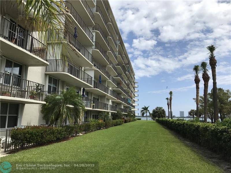 Lake Park, FL 33403,801 Lake Shore Drive  #118