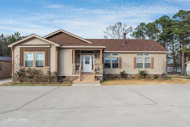 Benton, LA 71006,476 W Lakeshore Drive