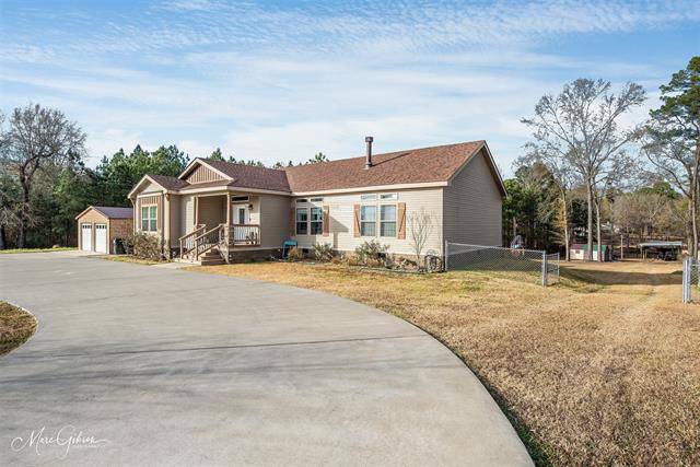 Benton, LA 71006,476 W Lakeshore Drive