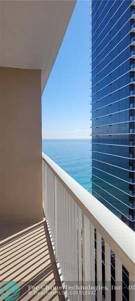 Hallandale Beach, FL 33009,1980 S Ocean Dr  #21J