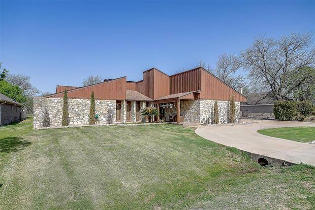 Granbury, TX 76049,9002 Woodlawn Drive