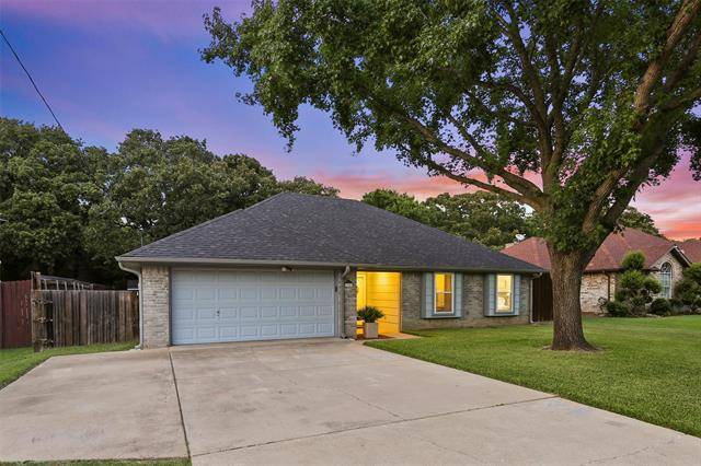 Shady Shores, TX 76208,320 Oakwood Circle