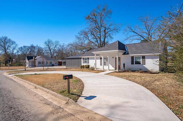 Grand Saline, TX 75140,611 N Waldrip Street