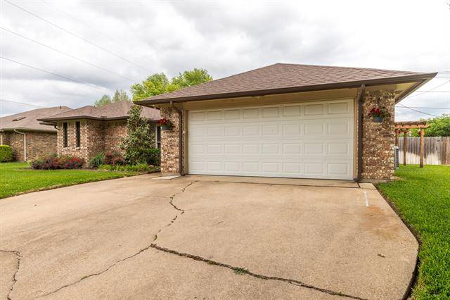 Burleson, TX 76028,832 Ridgeview Drive