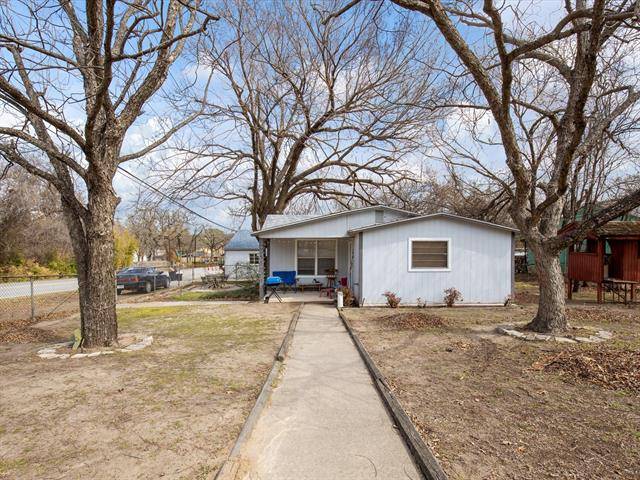 Azle, TX 76020,656 Alameda Road