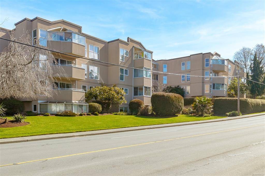 Saanich, BC V9A 1L8,40 Gorge Rd W #438