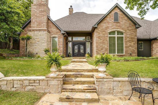 Burleson, TX 76028,914 Royal Court