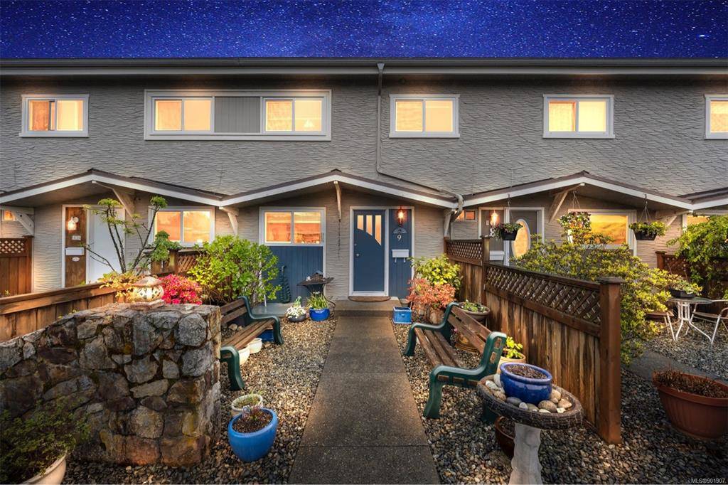 Sidney, BC V8L 3B5,10145 Third St #9