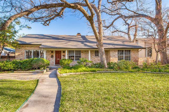 Dallas, TX 75238,9741 Edgepine Drive