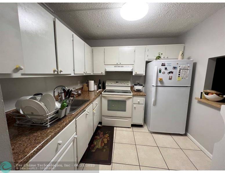 Boca Raton, FL 33428,9273 SW 8th St  #216