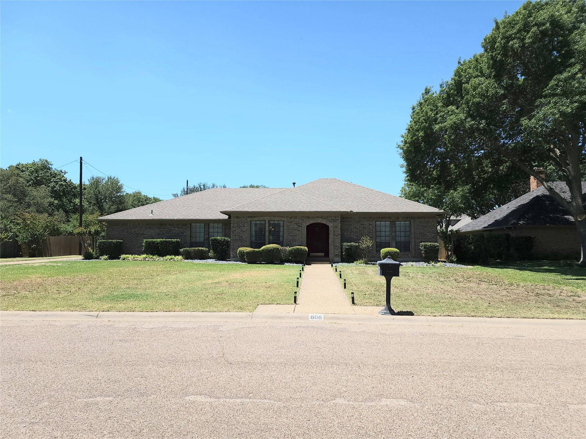 Cleburne, TX 76033,606 Rockdale Road