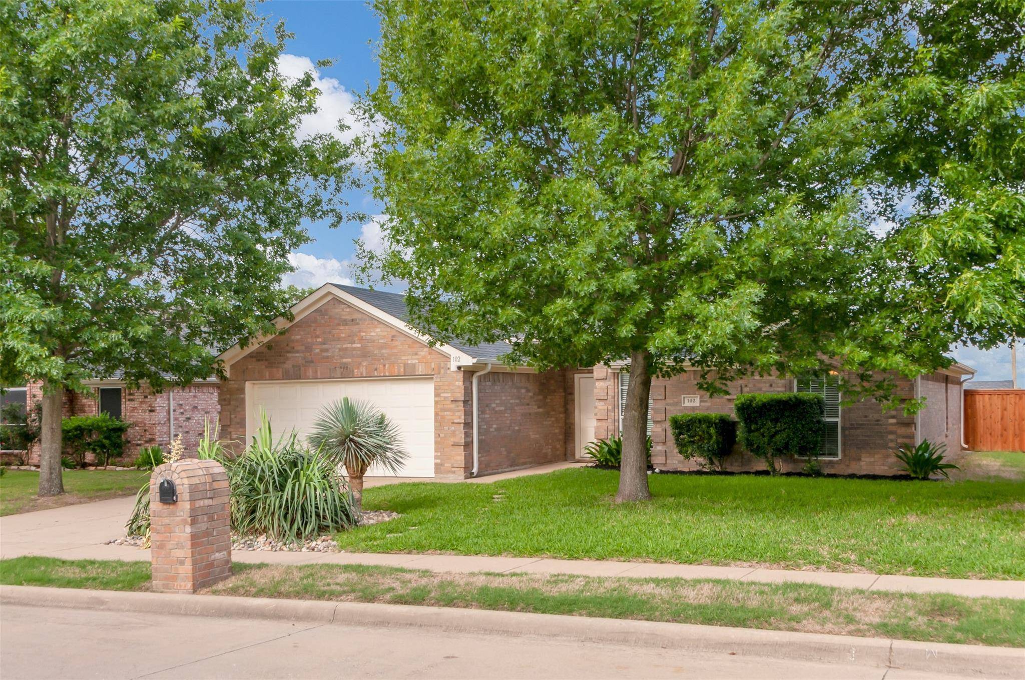 Waxahachie, TX 75167,102 Canyon Court