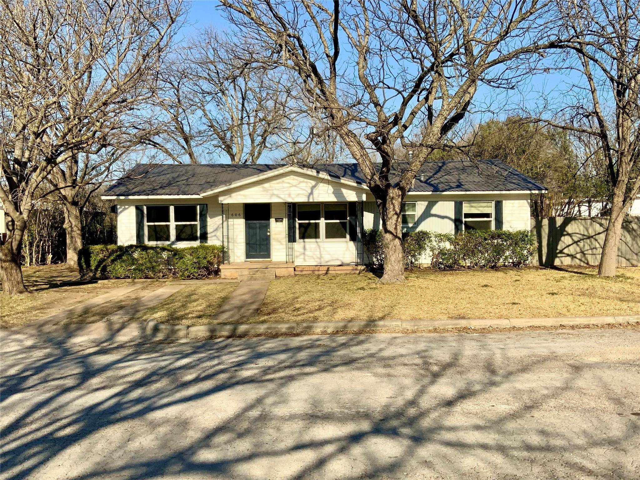 Clifton, TX 76634,606 South Avenue L