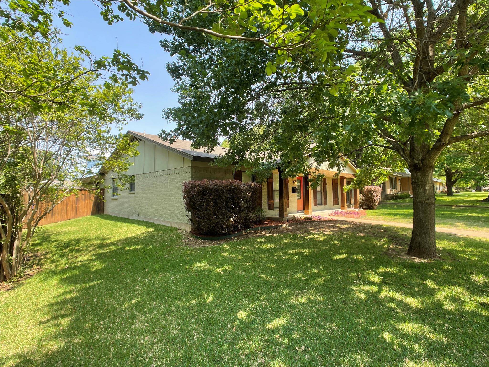 Farmers Branch, TX 75244,3831 Crestpark Drive