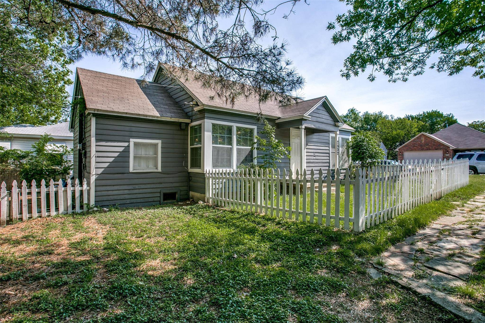 Fort Worth, TX 76110,2532 Wayside Avenue