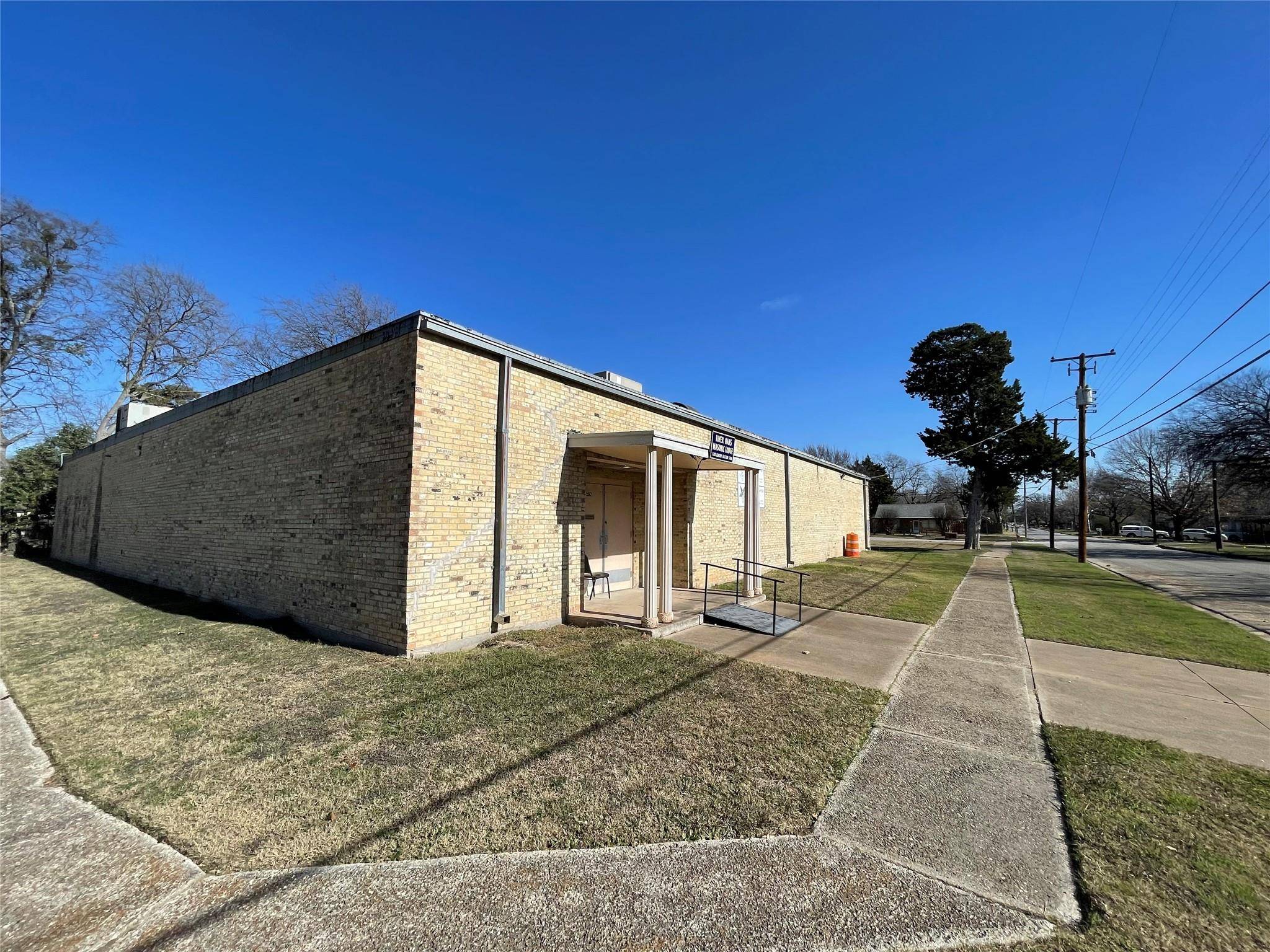 River Oaks, TX 76114,5550 Baylor Avenue