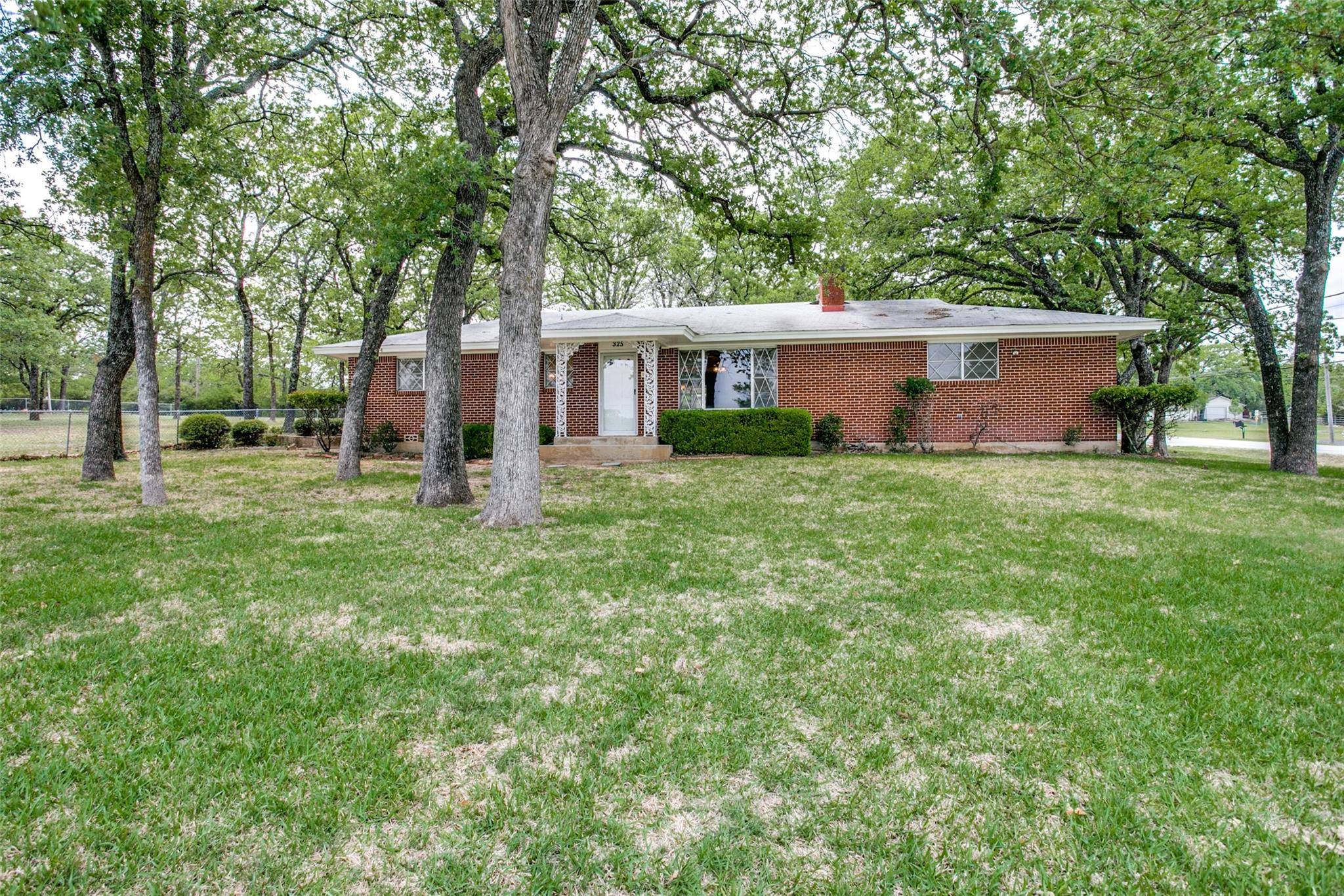 Azle, TX 76020,325 Breezy Lane