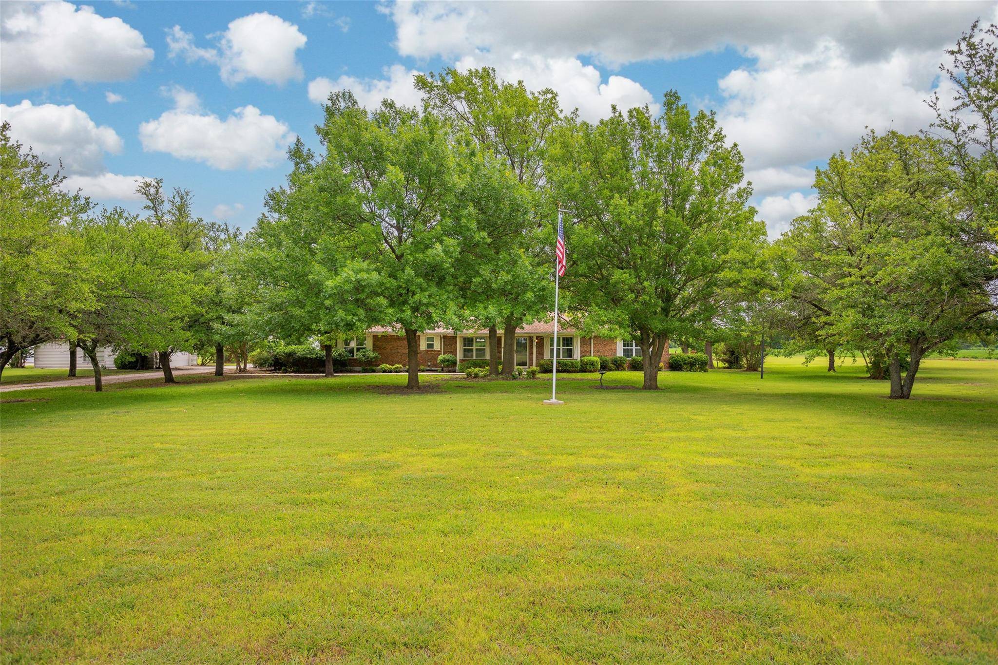 Lavon, TX 75166,512 Lake Road