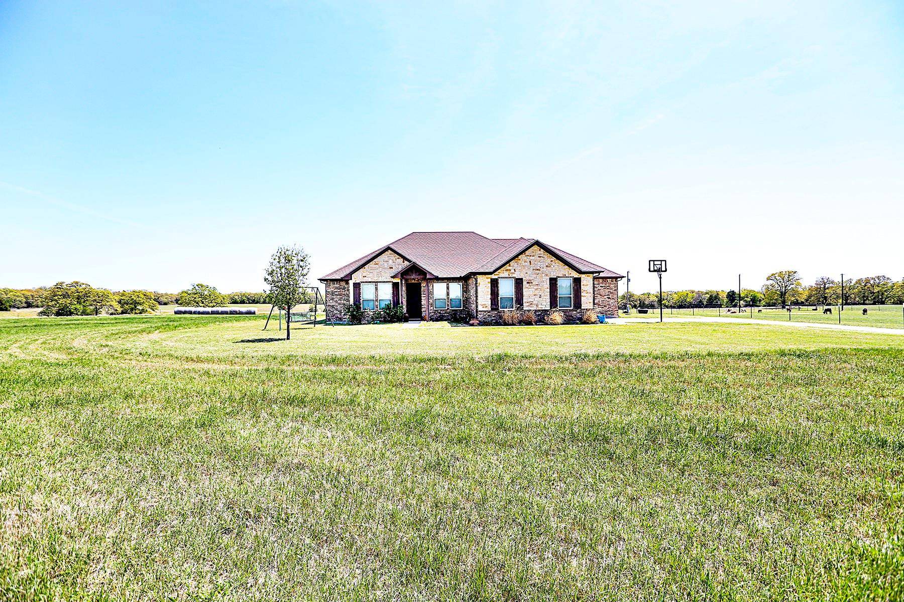 Bowie, TX 76230,877 John Roth Road