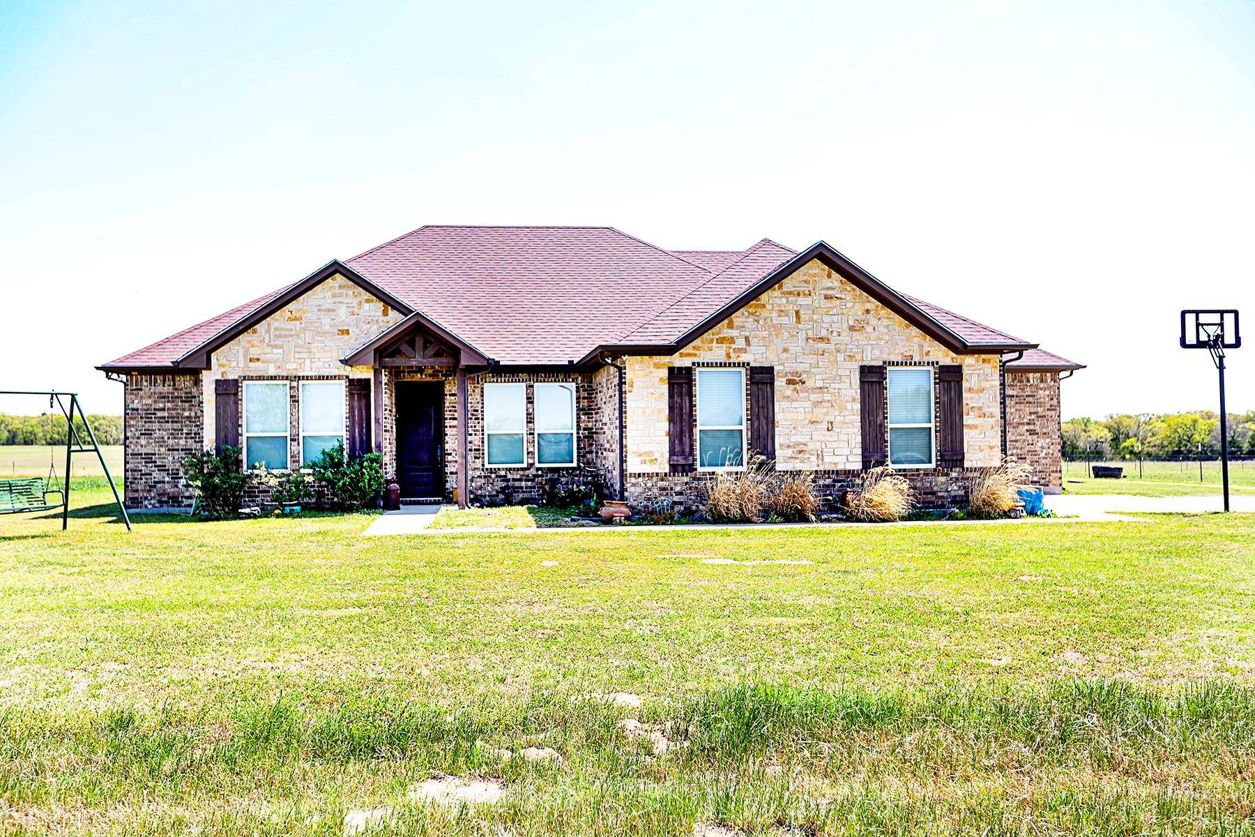 Bowie, TX 76230,877 John Roth Road