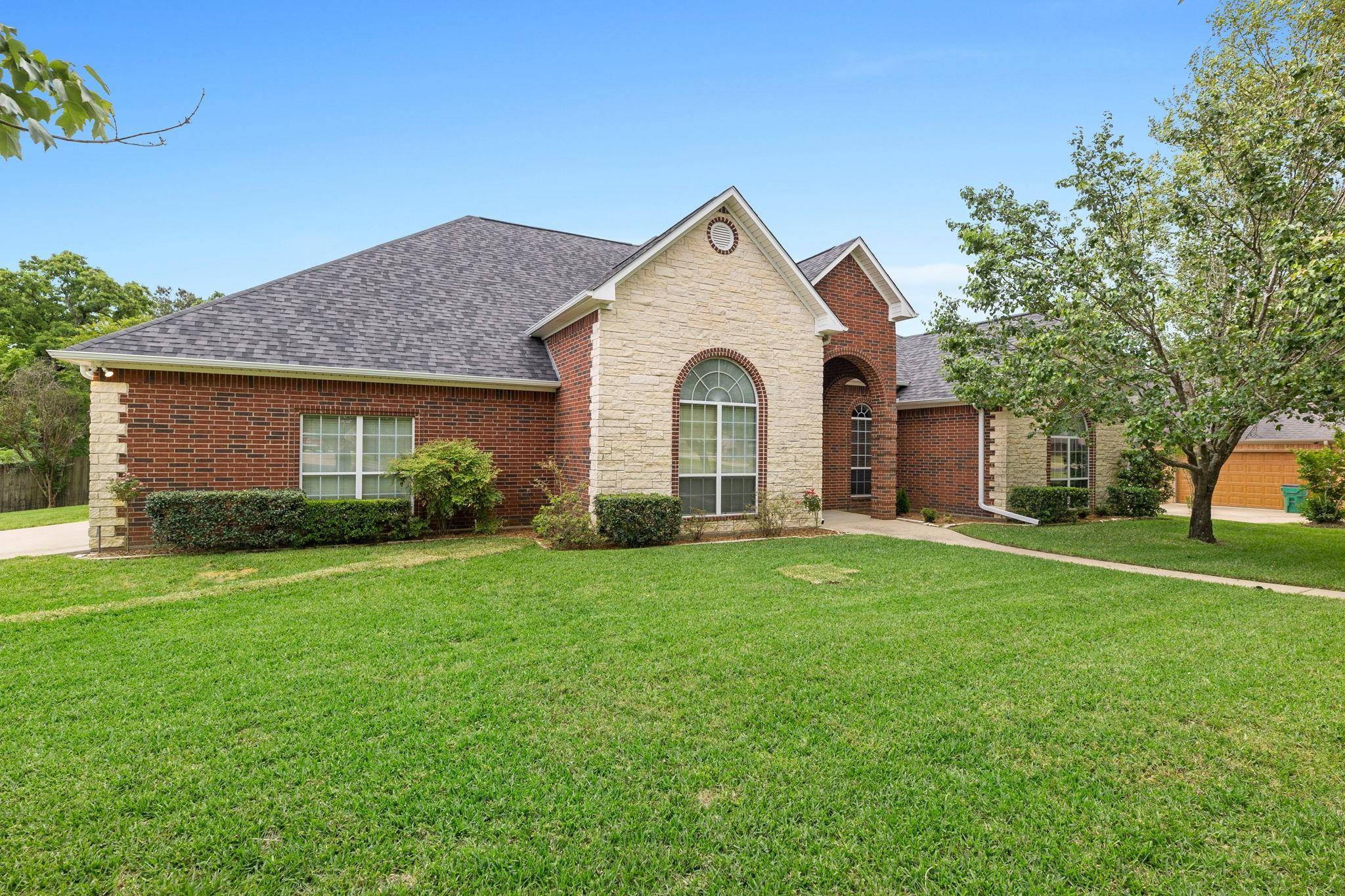 Tyler, TX 75707,10977 Deer Creek Drive