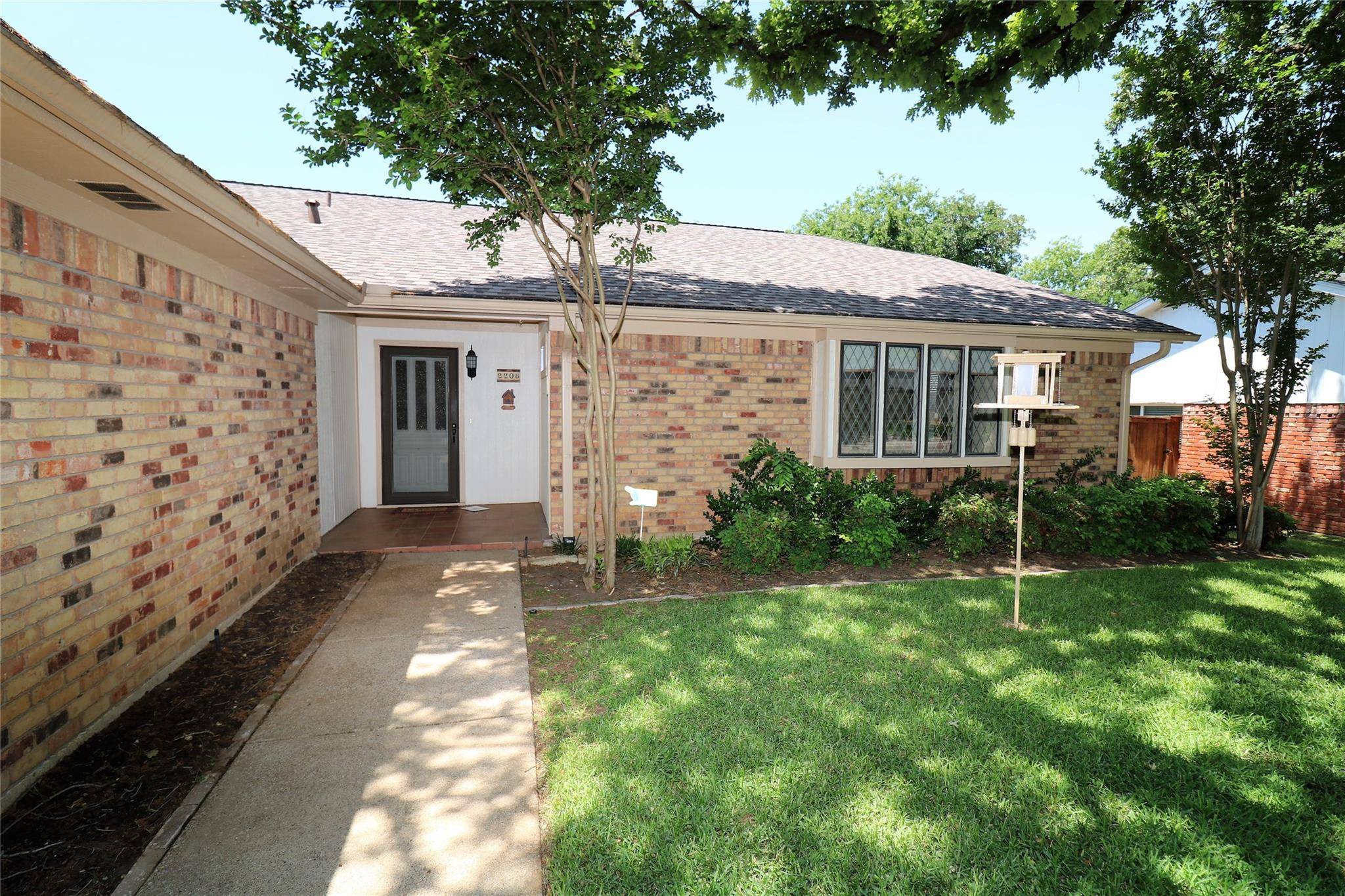 Arlington, TX 76012,2208 Canyonwood Drive