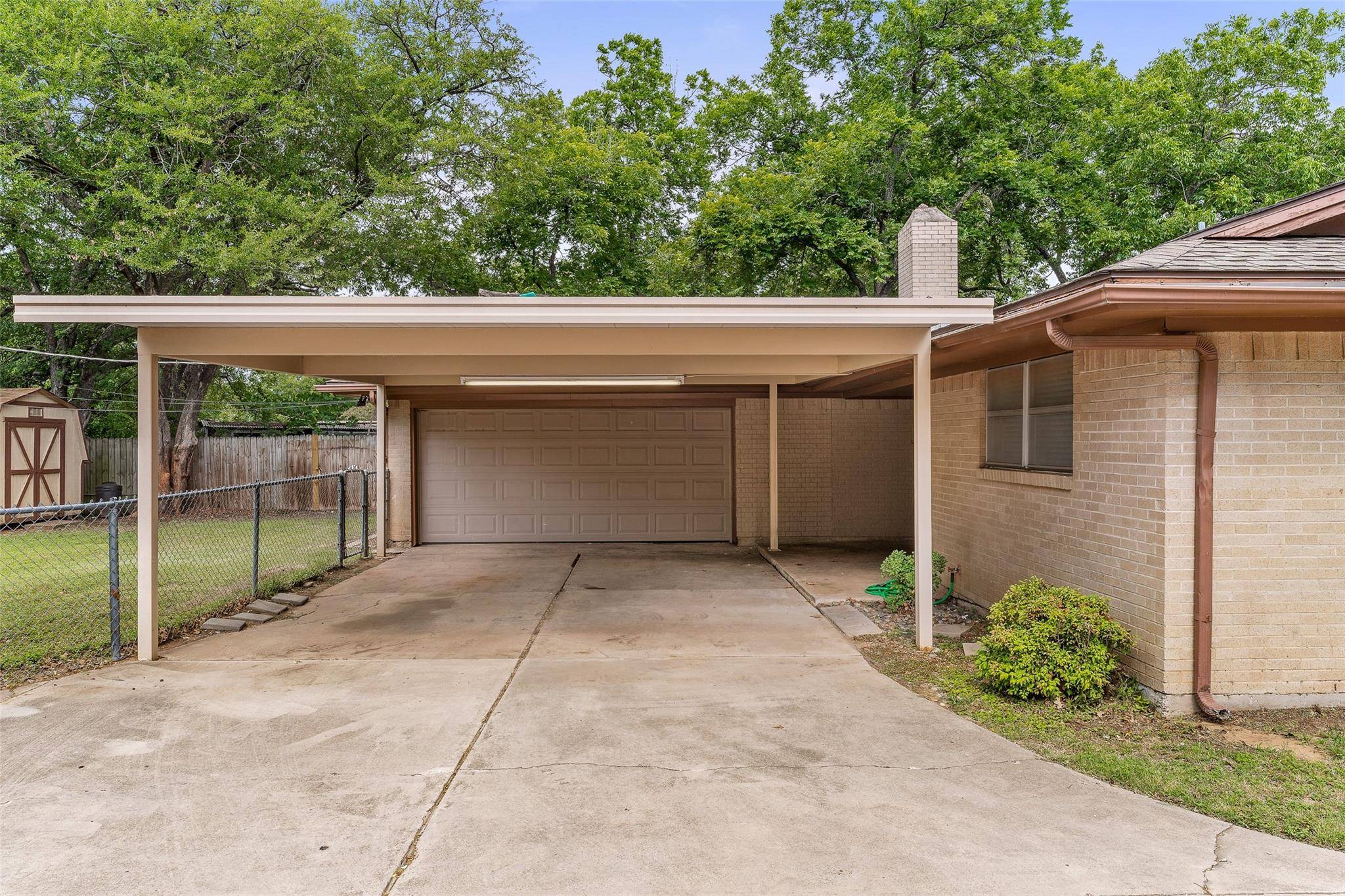 River Oaks, TX 76114,5711 Black Oak Lane