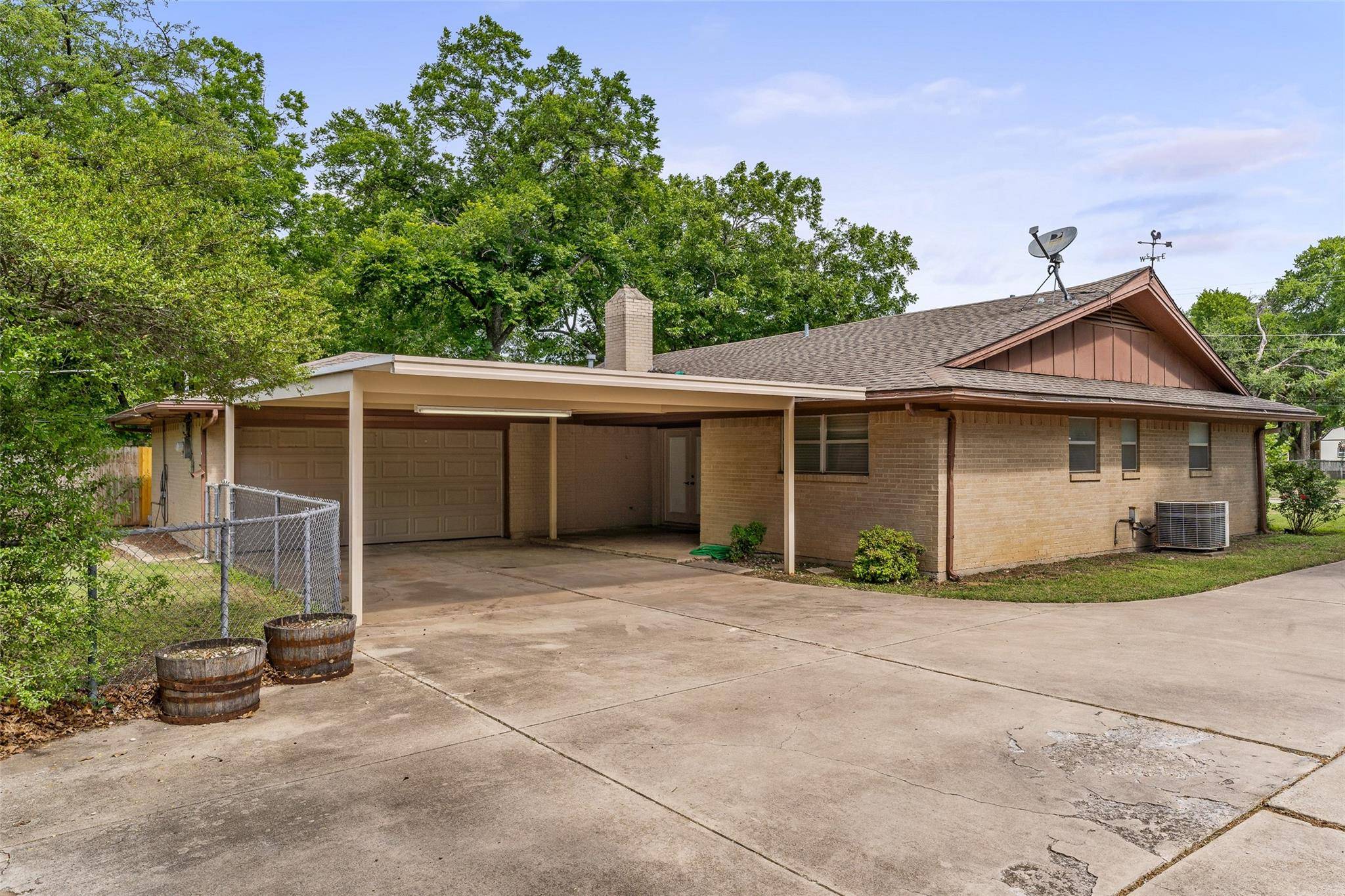 River Oaks, TX 76114,5711 Black Oak Lane