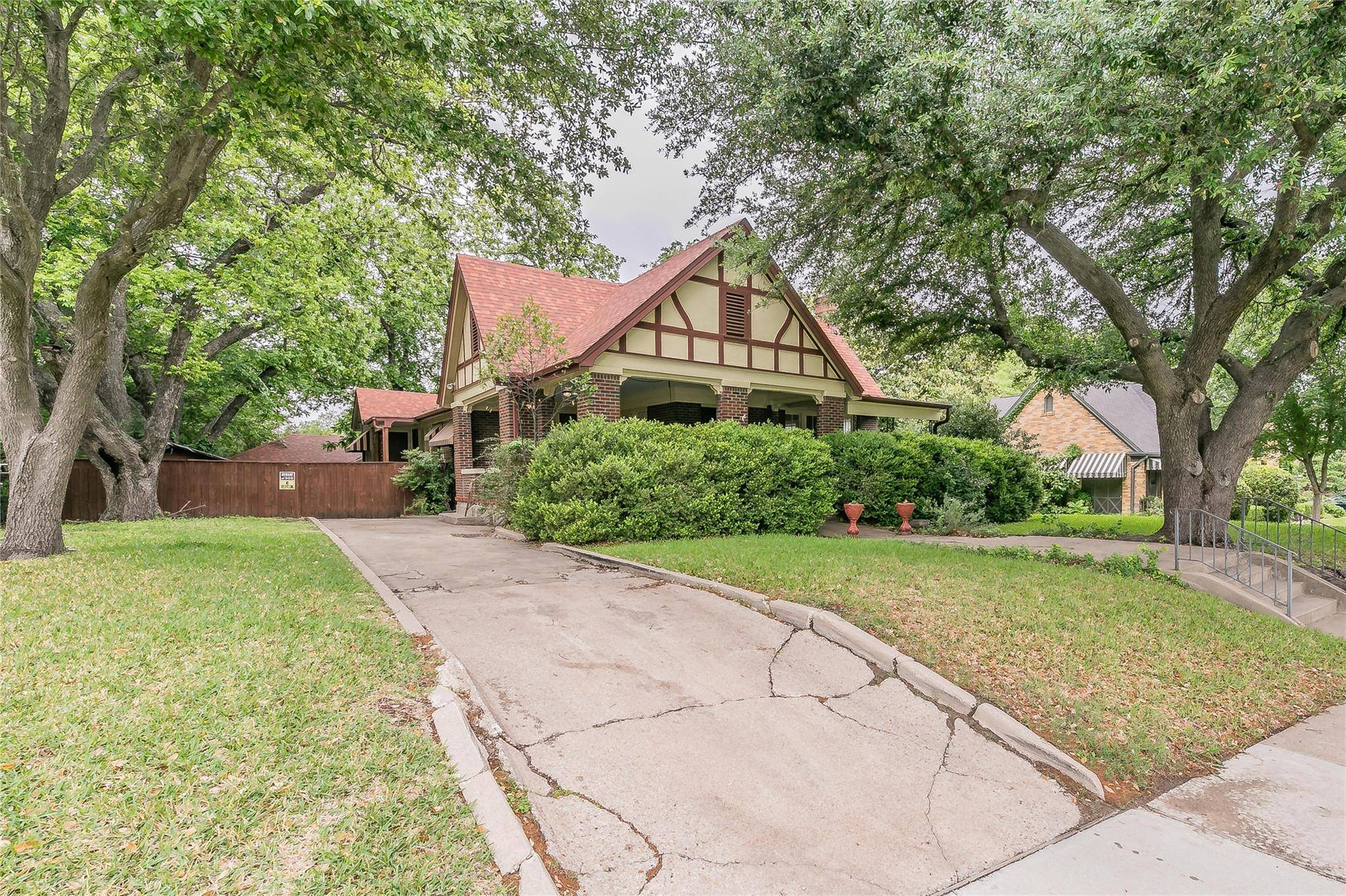 Fort Worth, TX 76110,2824 6th Avenue