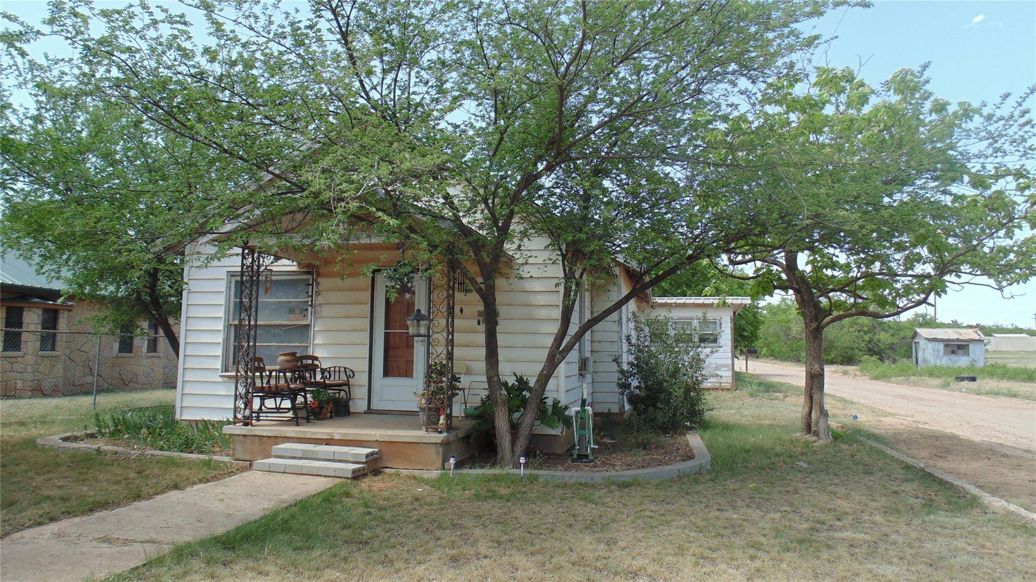 Lawn, TX 79530,702 MAIN Street