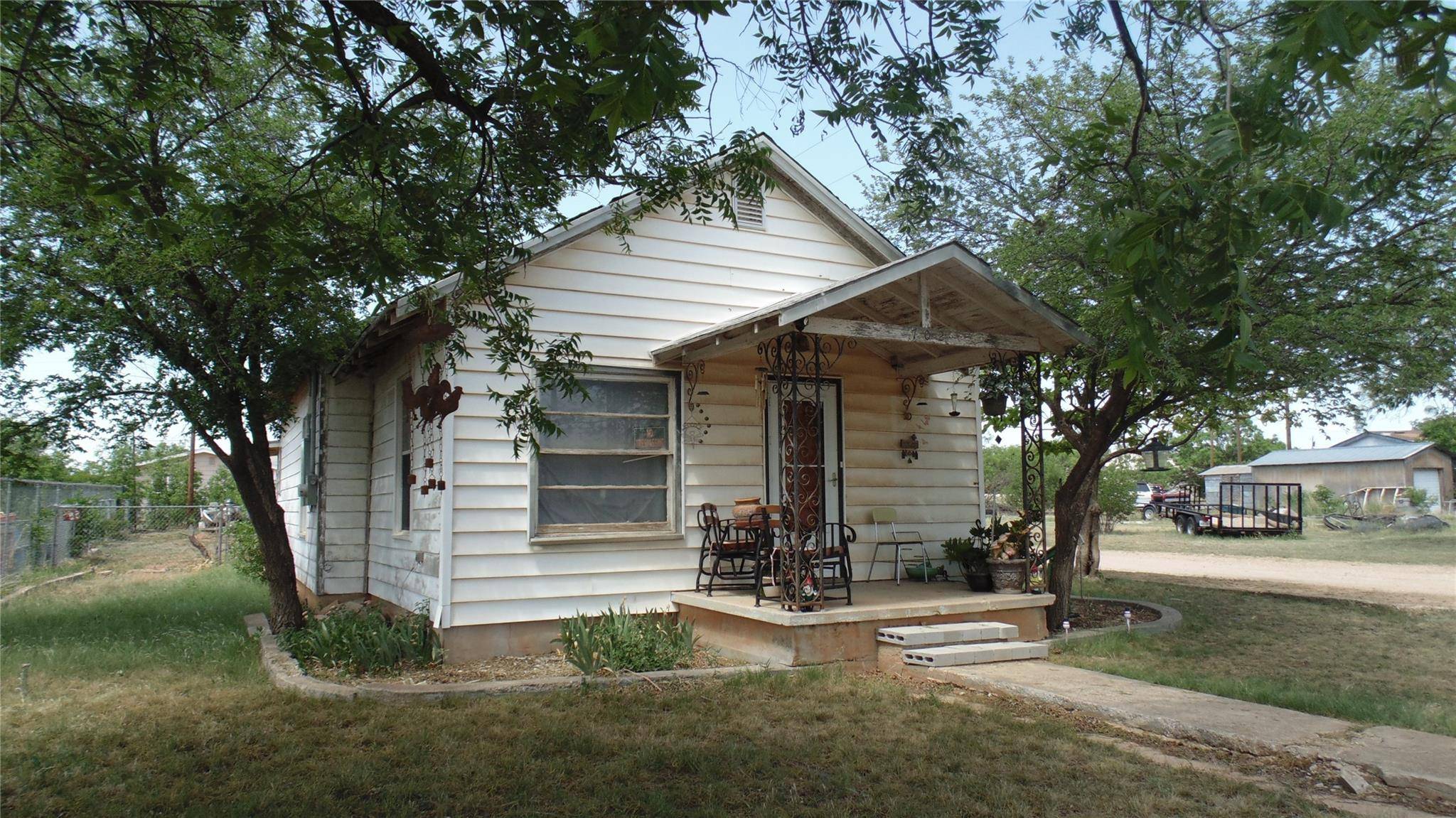 Lawn, TX 79530,702 MAIN Street