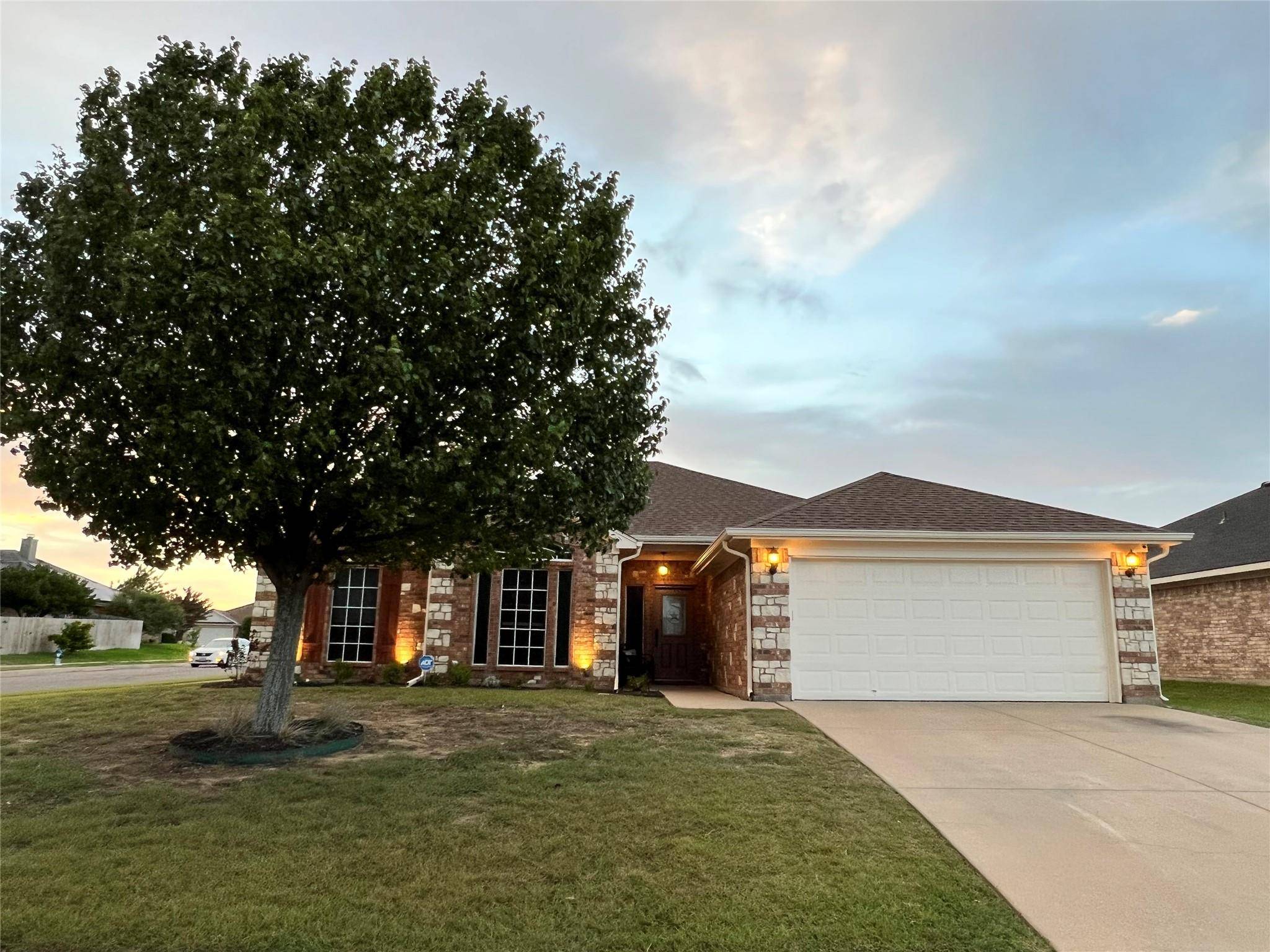 Burleson, TX 76028,952 Thistle Meade Circle