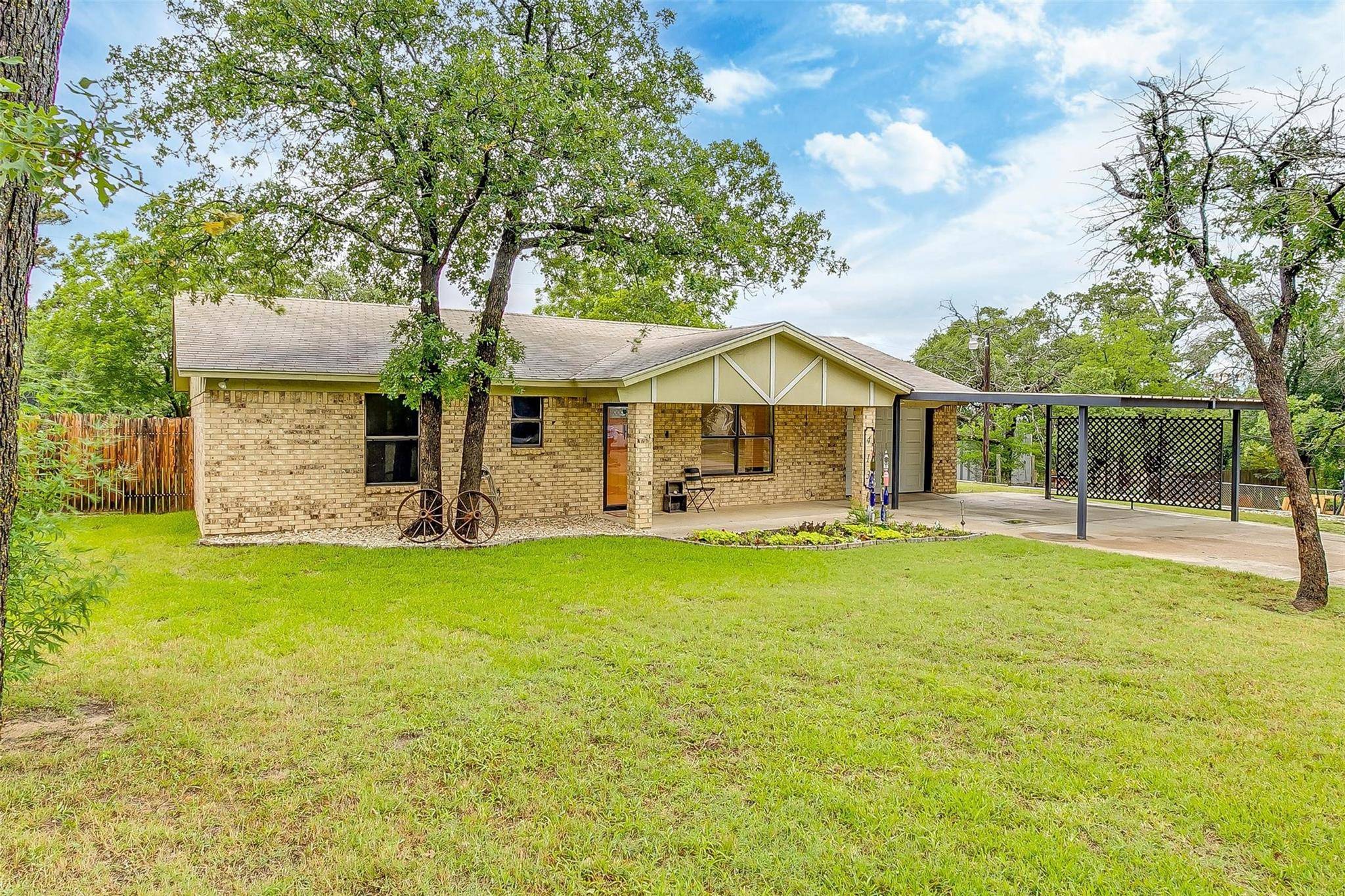 Azle, TX 76020,413 Cedarwood Street