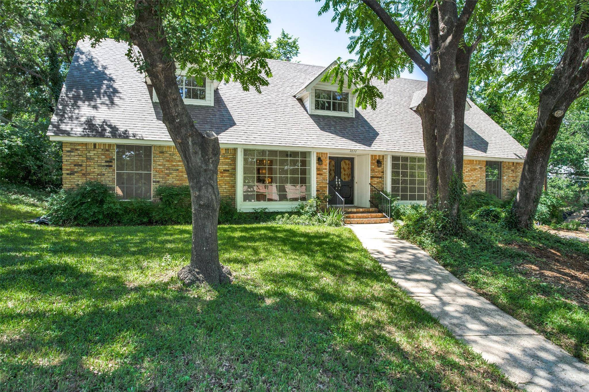 Dallas, TX 75224,1611 Whitedove Drive