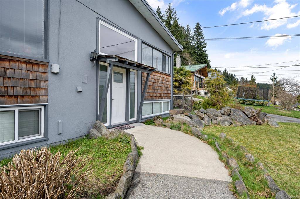 Nanaimo, BC V9R 3C2,809 Dogwood Rd