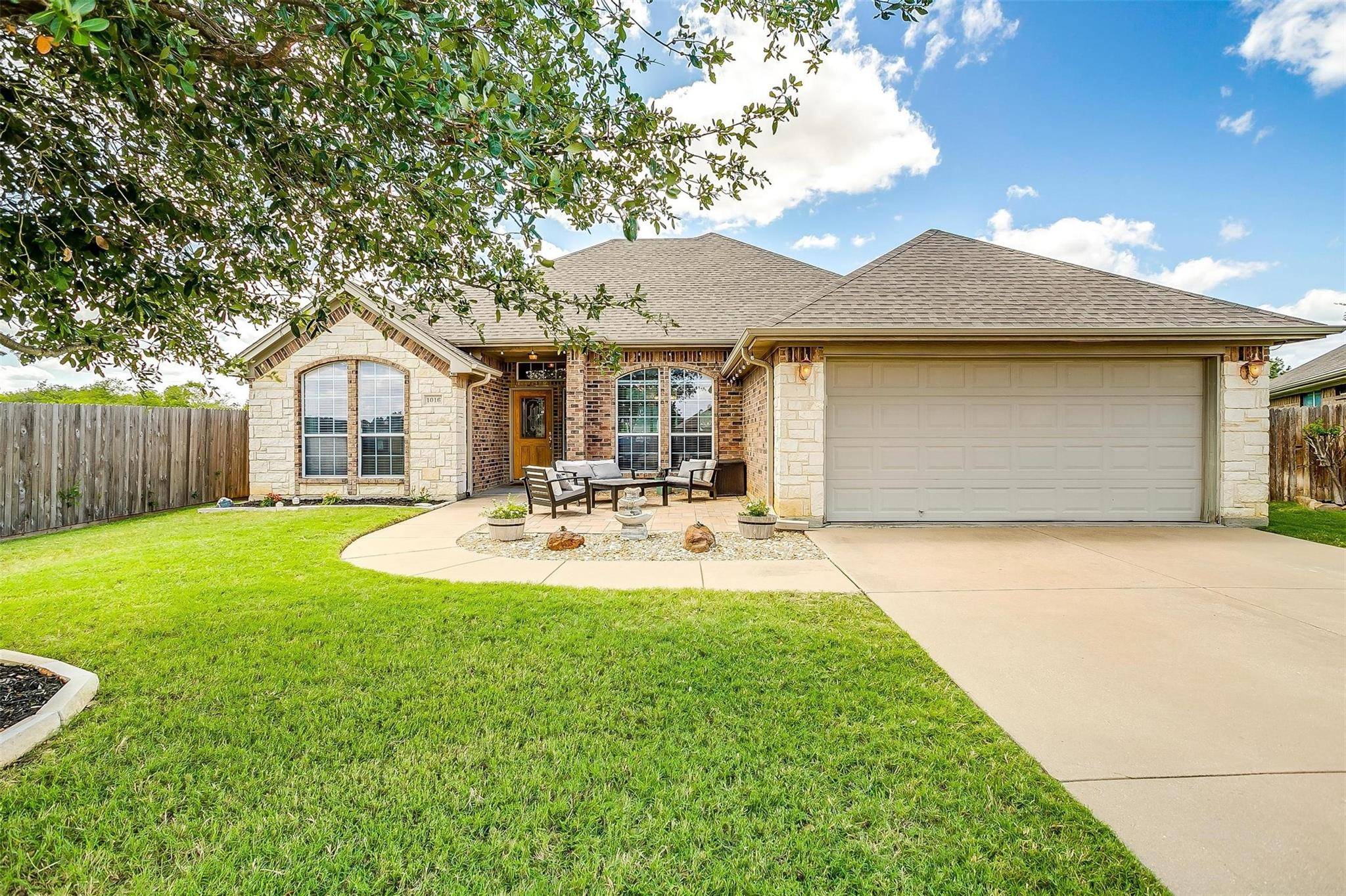 Burleson, TX 76028,1016 Redfish Drive