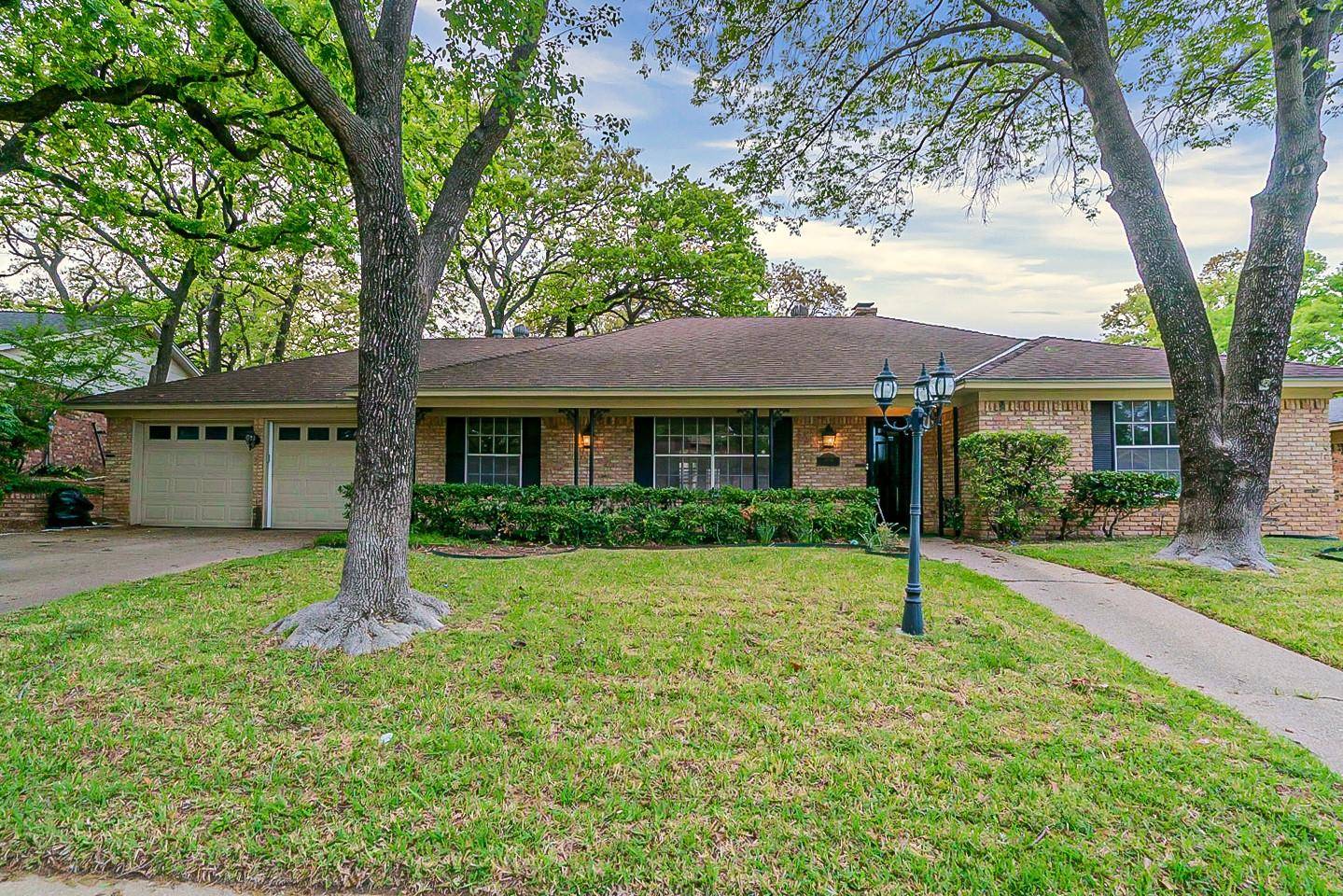 Arlington, TX 76012,1806 Holm Oak Street