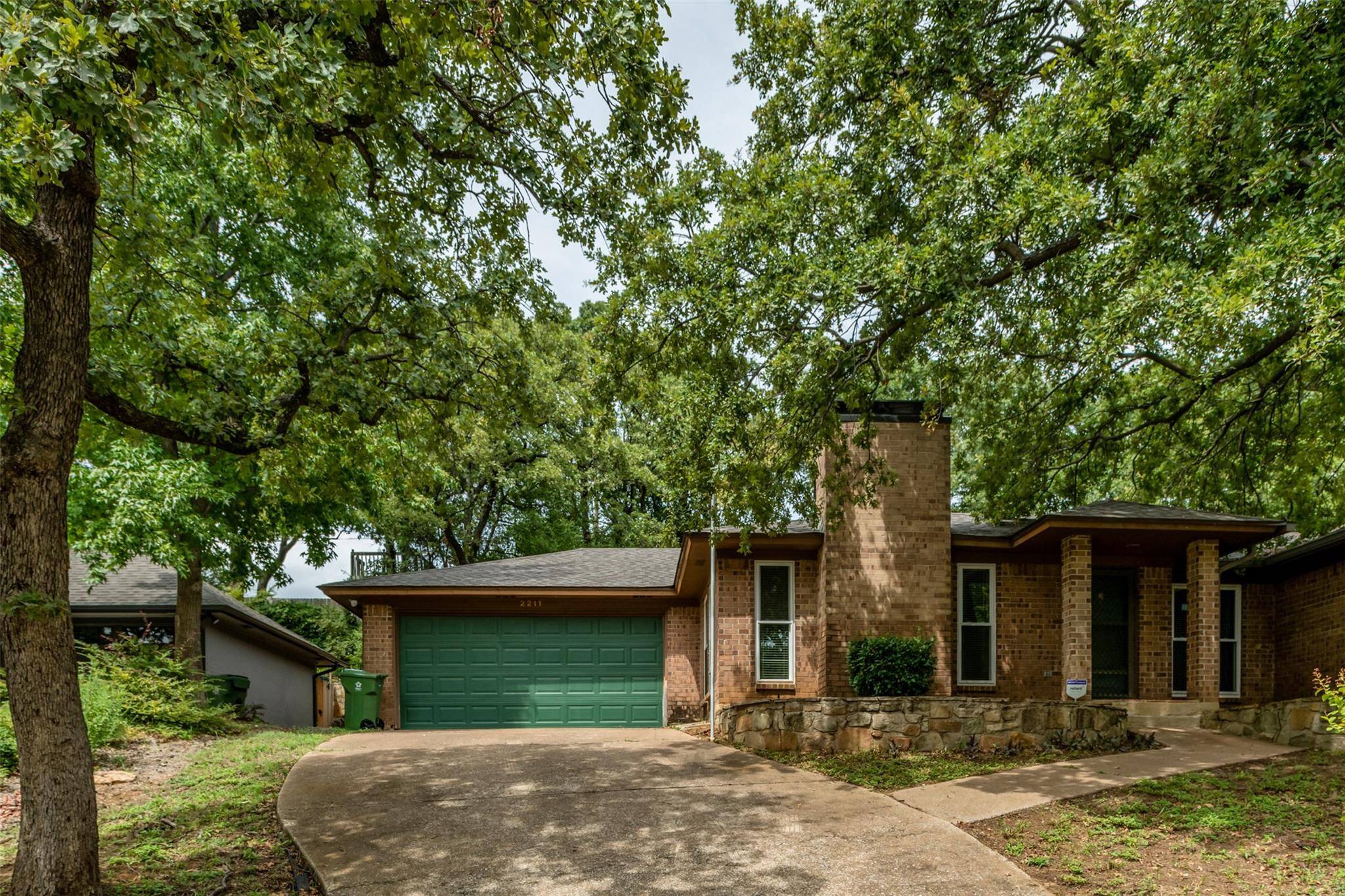 Arlington, TX 76012,2211 Oakwood Lane