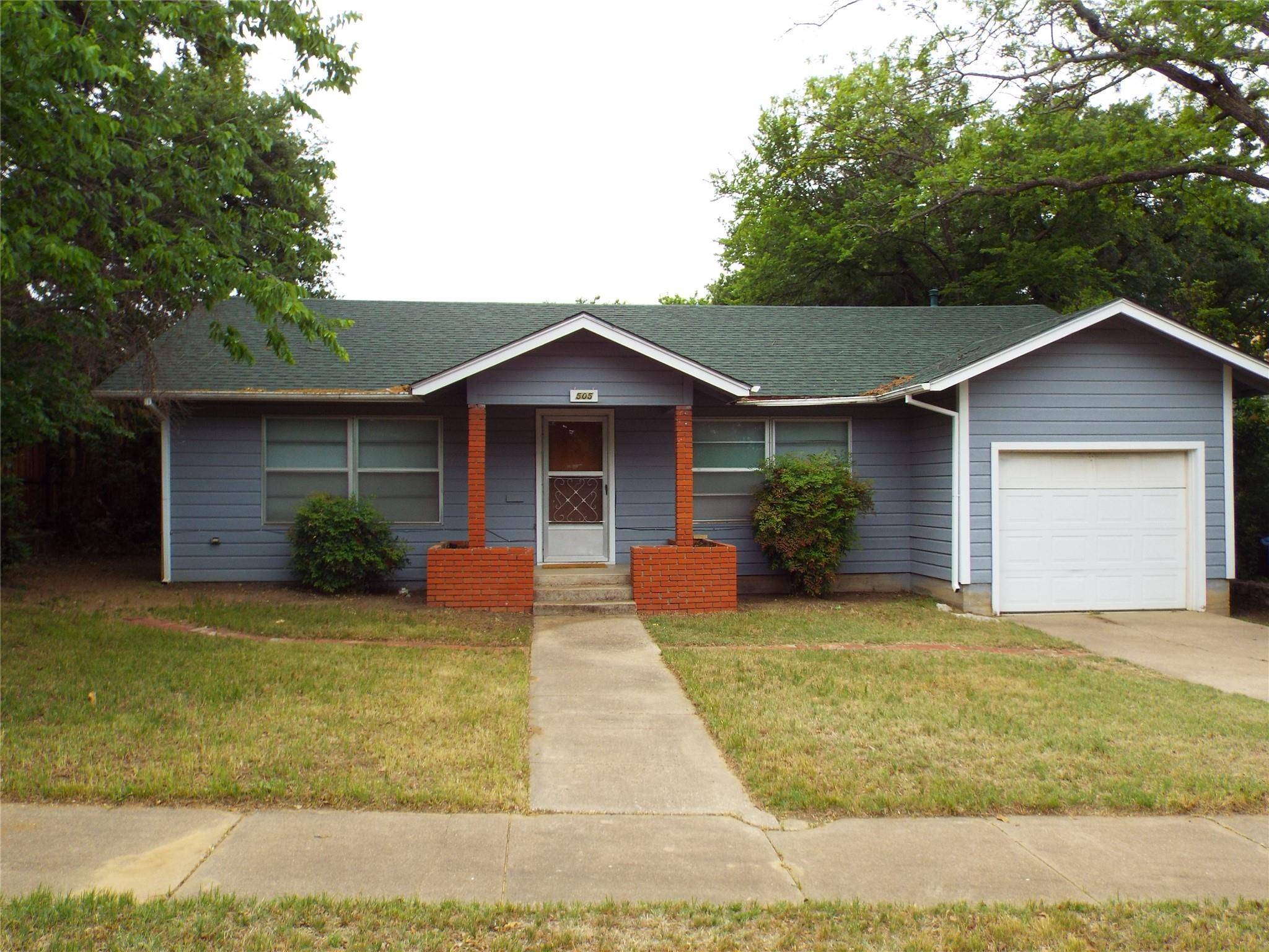 Eastland, TX 76448,505 S Dixie Street