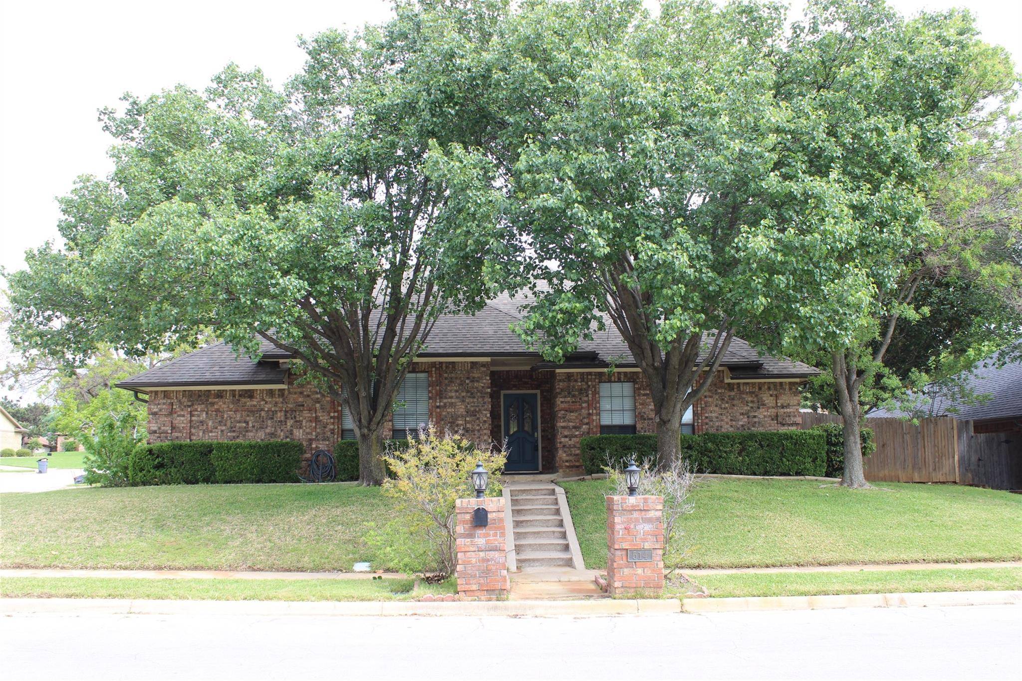 Euless, TX 76039,514 Allen Drive