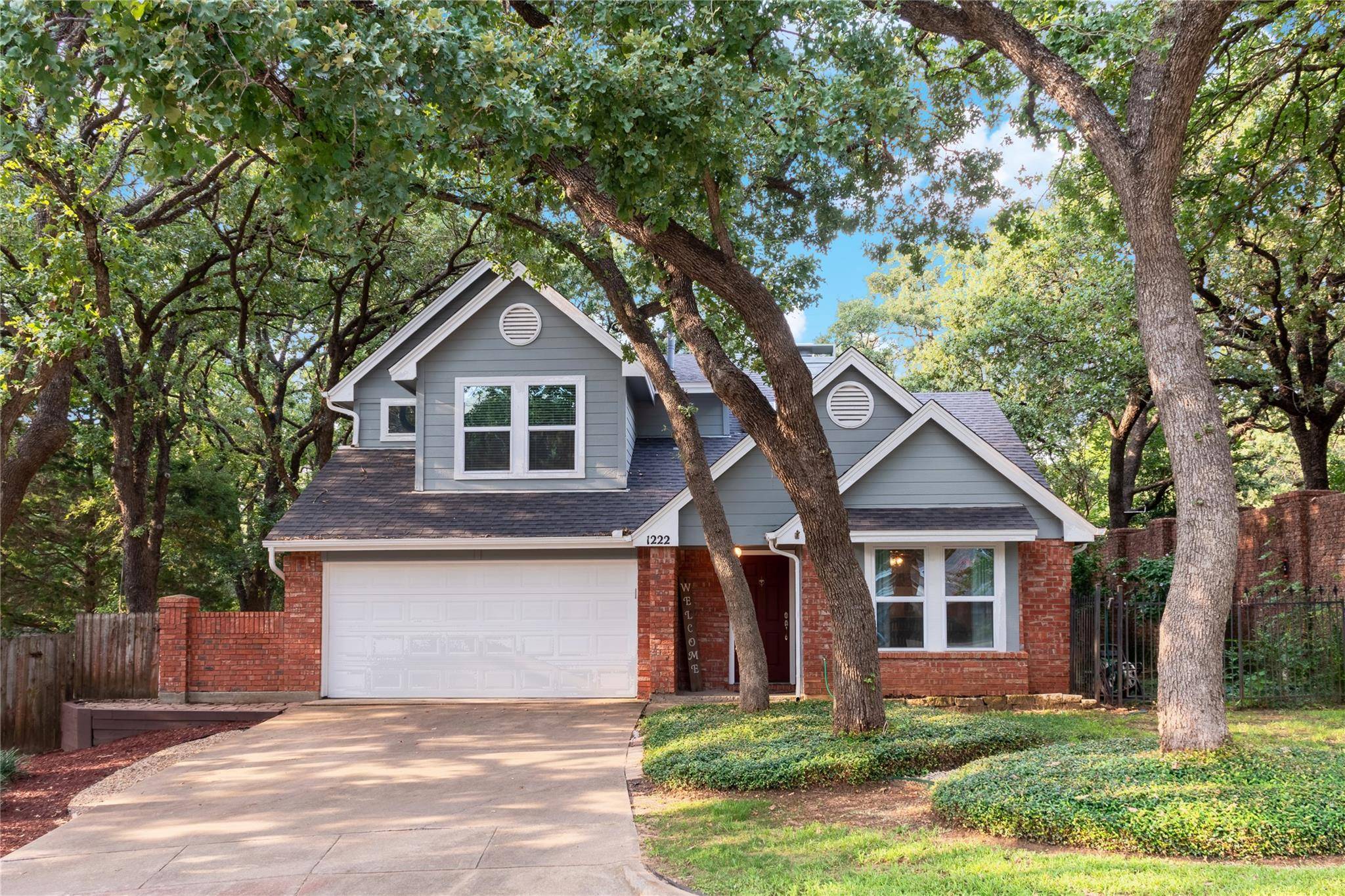 Grapevine, TX 76051,1222 Circle View Court