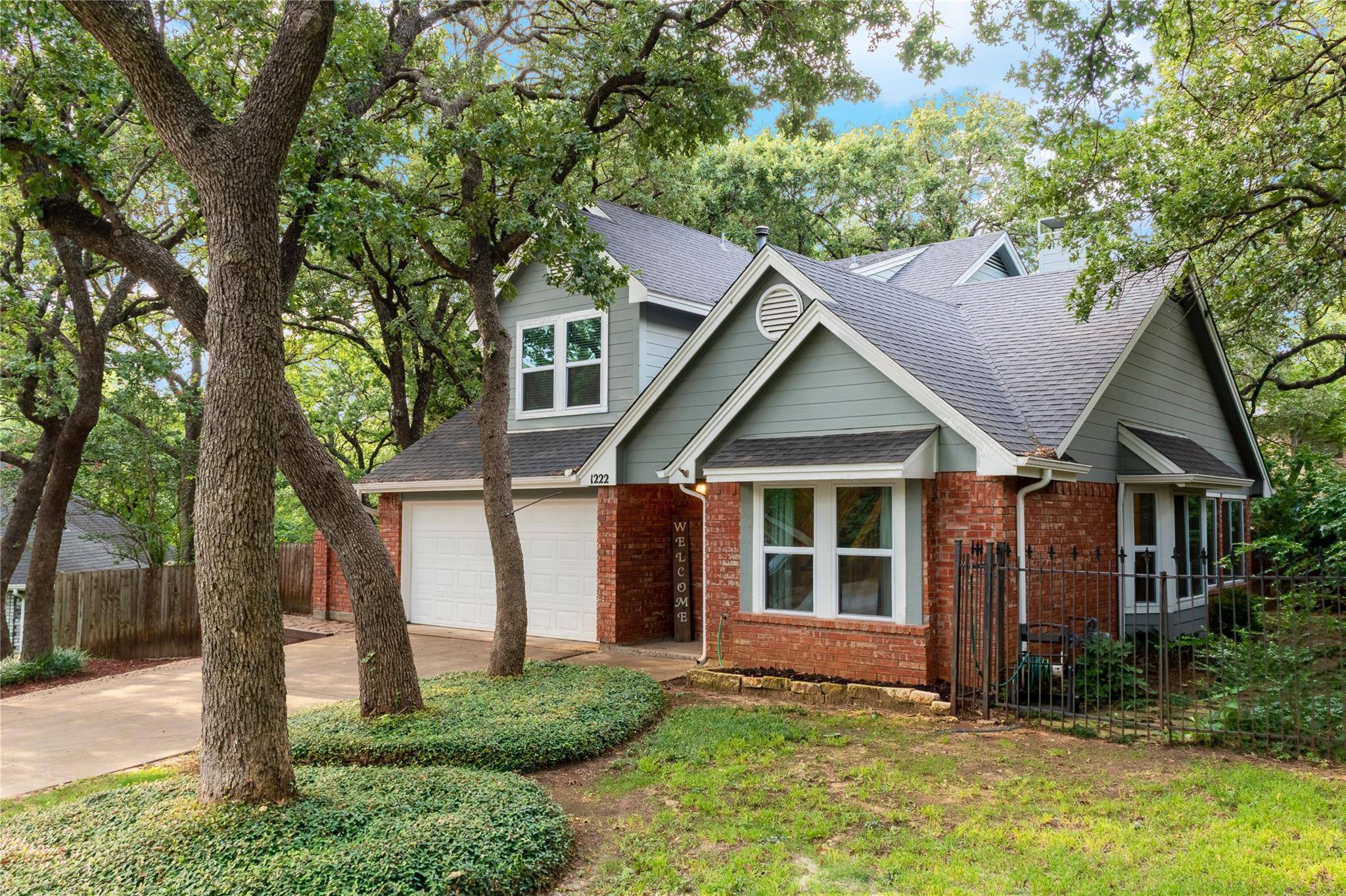 Grapevine, TX 76051,1222 Circle View Court