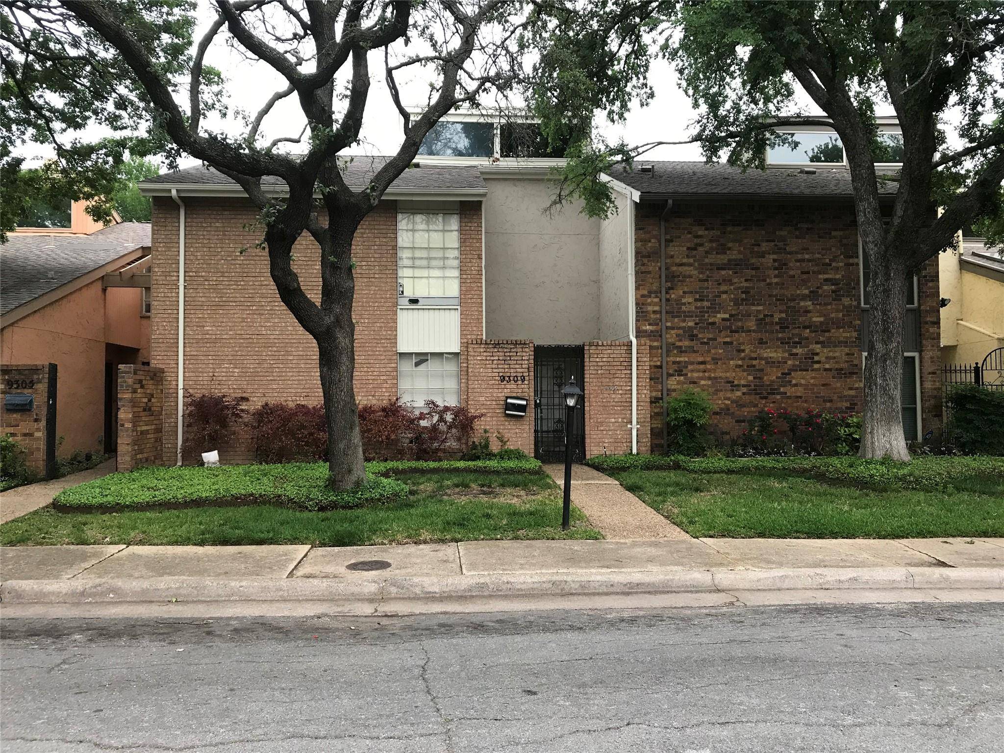 Dallas, TX 75243,9309 Chimneysweep Lane