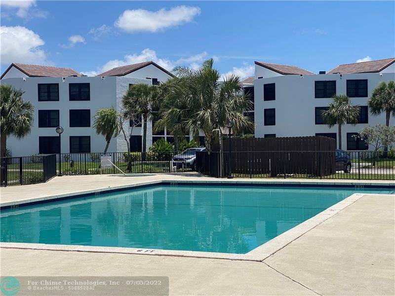 Oakland Park, FL 33309,210 Lake Pointe Dr  #204